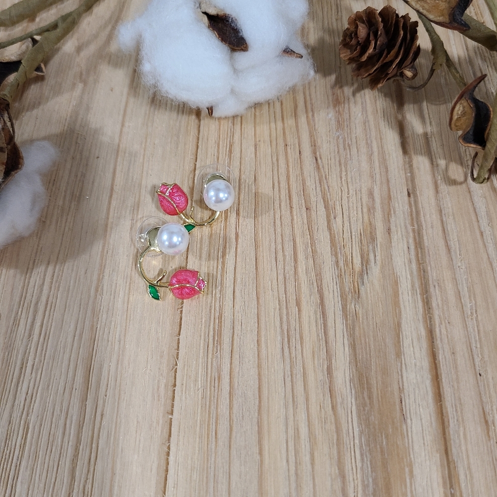 🌷⚘️NEW🌷⚘️BEAUTIFUL!! Tulip and Faux Pearl Earrings in GOLD 🌷⚘️ - Picture 16 of 16